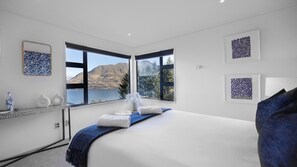 4 bedrooms, iron/ironing board, free WiFi, bed sheets - Vanda Heights - Spa Pool - Spectacular Lake & Mountain Views (Queenstown)