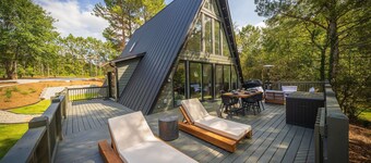 A-Frame Modern Minimalist Dream: 3-bed, 2bath; Hot Tub & Cold Plunge 