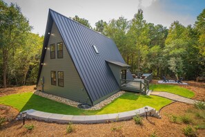 Exterior - A-Frame Modern Minimalist Dream: 3-bed, 2bath; Hot Tub & Cold Plunge  (Gainesville)
