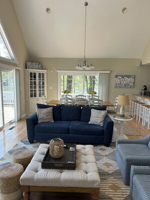 Smart-TV, Kamin, Stereoanlage