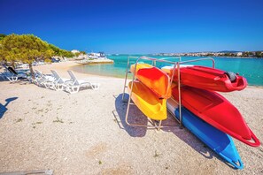 Beach nearby - Holiday apartment with terrace and sea view (Primošten)
