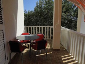 Outdoor dining - Holiday apartment in the heart of Dolac (Primošten)