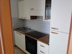 Fridge, oven, stovetop - Holiday apartment in the heart of Dolac (Primošten)