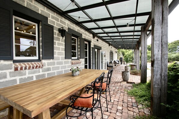 屋外ダイニングエリア