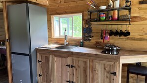 Private kitchen - Tiny House Lake Roosevelt  (Evans)