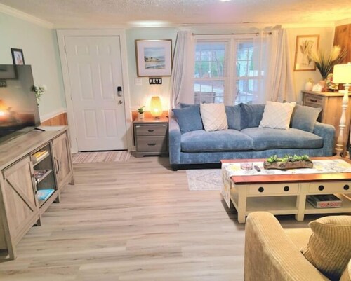 Beautiful Cottage! 2.5m from I-95,13m to FtBragg