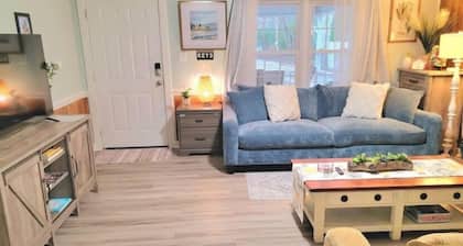 Beautiful Cottage! 2.5m from I-95,13m to FtBragg