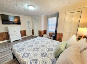 3 slaapkamers, een strijkplank/strijkijzer, wifi, beddengoed