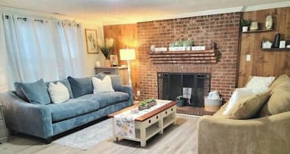 Beautiful Cottage! 2.5m from I-95,13m to FtBragg