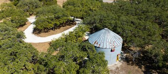 Lampasas' only grain silo cabin. Close to 3 State Parks and Spider Mountain