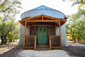 Exterior - Lampasas' only grain silo cabin. Close to 3 State Parks and Spider Mountain (Lampasas)