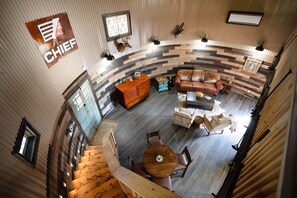 Interior - Lampasas' only grain silo cabin. Close to 3 State Parks and Spider Mountain (Lampasas)