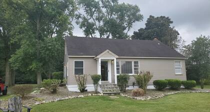 The Lighthouse Cottage. Close to Ocean City, MD and Fenwick Island, DE. PETS OK