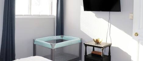 2 bedrooms, desk, iron/ironing board, travel crib