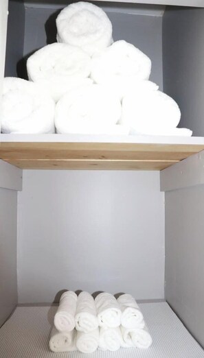 2 sovrum, skrivbord, strykjärn/strykbräda och gratis wi-fi