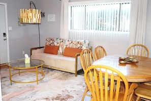 Interior - 2 BR Stay MINS to Aurora Premium Outlets (Aurora)