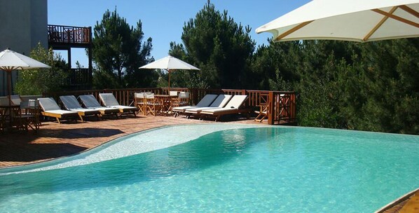 Piscine extérieure (ouverte en saison)