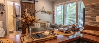 Quant carriage House, near the city of Asheville and Ashville Airport!