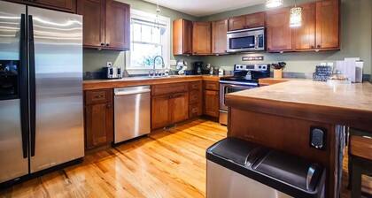Cozy Home near AVL, Dog Friendly with fenced yard!
