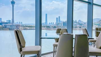 2 nhà hàng, phục vụ bữa sáng, bữa trưa, bữa tối, món Hoa