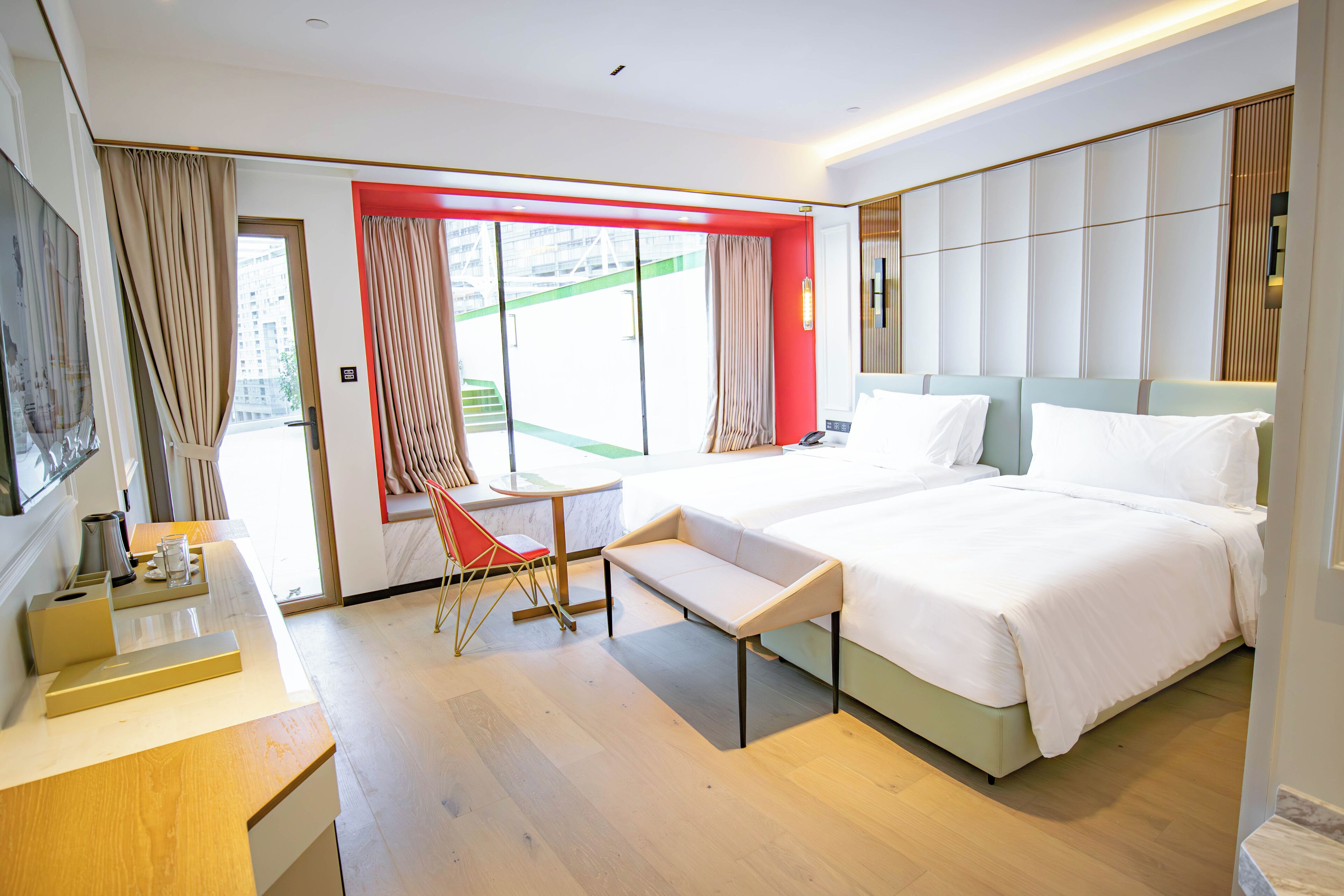 特色雙人房, 多張床, 陽台, 湖景 | 羽絨被、客房內保險箱、遮光布/窗簾、隔音