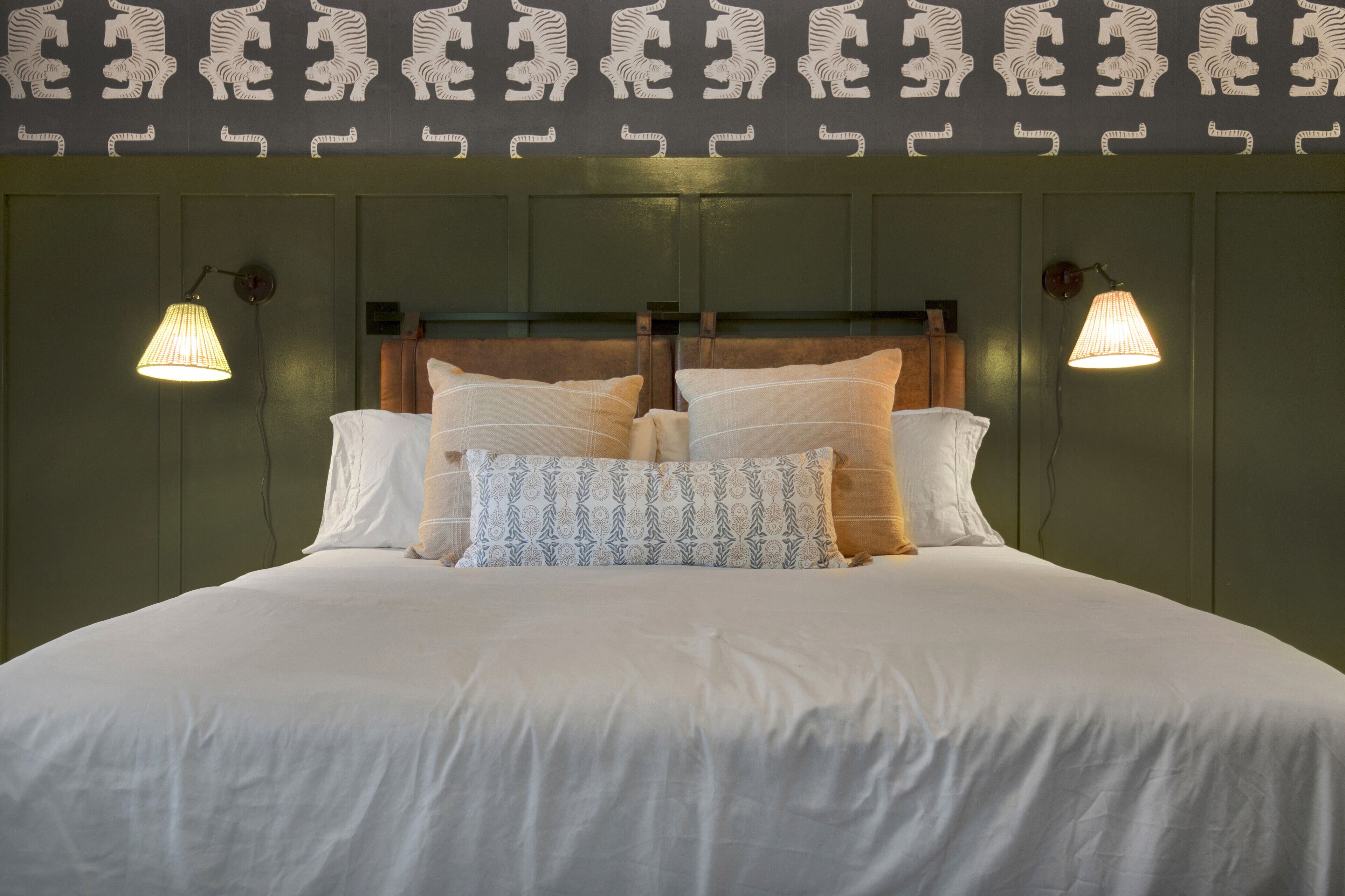 2 bedrooms, desk, iron/ironing board, WiFi