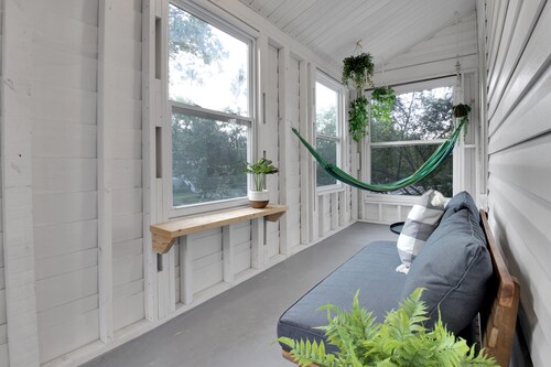 Pet-Friendly 2BR • Fenced Yard Near Downtown Greenville