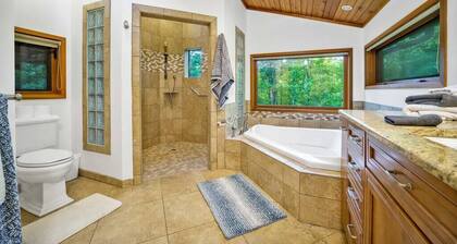 18 Acre Farm - Pickleball, Pond, Outdoor Kitchen