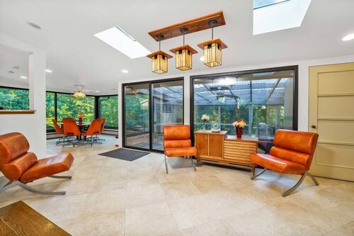 18 Acre Farm - Pickleball, Pond, Outdoor Kitchen