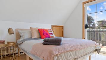 3 bedrooms, iron/ironing board, travel crib, internet