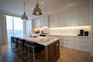 Melbourne City Apartments multi award winning $10million Spectacular Penthouse | Eigene Küche | Kühlschrank, Mikrowelle, Ofen, Geschirrspüler