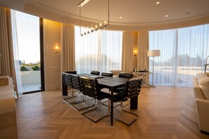 Melbourne City Apartments multi award winning $10million Spectacular Penthouse | Essbereich im Zimmer