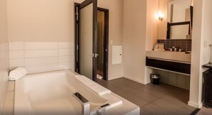 Handtücher, Seife, Toilettenpapier