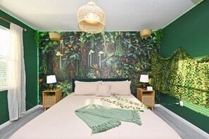 12 bedrooms, iron/ironing board, travel cot, free WiFi - New 12Br Pool/Game Villa w 10 Ensuites@Bella Vida (Kissimmee)