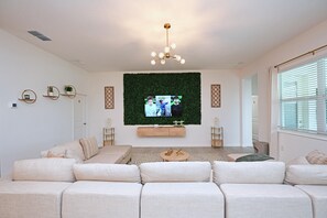 Smart TV, video games - 12Br Pool/Game Villa w 10 Ensuites@Bella Vida (Kissimmee)
