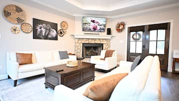 Smart TV, fireplace