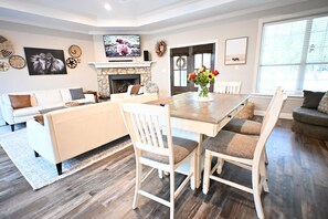 Dining - Modern Farmhouse in Wallisville! (Wallisville)