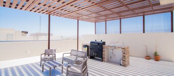 Penthouse, Rooftop Jacuzzi, Amazing Arch Views, Close to Medano Beach and Costco