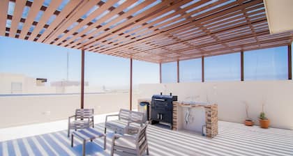 Penthouse, Rooftop Jacuzzi, Amazing Arch Views, Close to Medano Beach and Costco