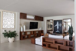 Living area - Penthouse, Rooftop Jacuzzi, Amazing Arch Views, Close to Medano Beach and Costco (Los Cabos)