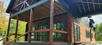 Bear Paw Cabin on the lake, with private water access, quiet getaway sleeps 10