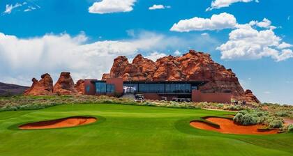 Black Ridge Villa near Sand Hollow & Zions. Sleeps 32. Private pool & hot tub.