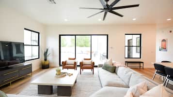 Smart TV, fireplace, video games