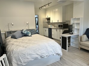 1 bedroom, desk, WiFi, bed sheets