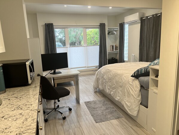 1 Schlafzimmer, Schreibtisch, WLAN, Bettwäsche