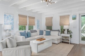 Smart TV - Beautifully renovated 3 bedroom home in Surfman's Walk near East Beach! (Bald Head Island)