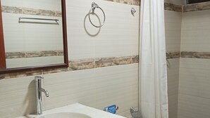 Bathroom - Raymi Inn MachuPicchu (Machu Picchu)