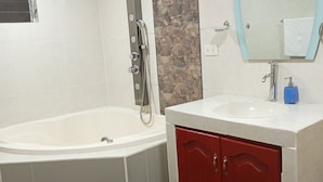 Standard Suite | Bathroom - Raymi Inn MachuPicchu (Machu Picchu)