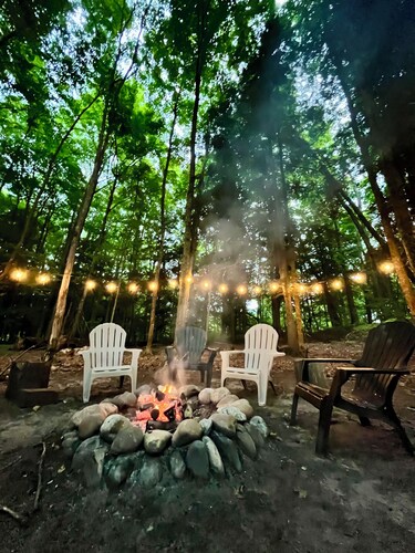 Relax at the Cozy Cabin, just a 5-min drive to it all