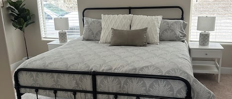 4 bedrooms, iron/ironing board, free WiFi, bed sheets